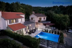 Luxury Villa Future with heated pool - Image 1