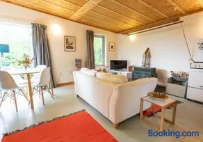 Y Caban - Cosy Cabin in Pembrokeshire - Image 3