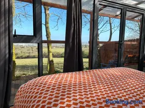 Sky gazer cabin in the woods - Image 4