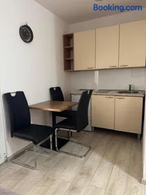 Lyon Apartments - Image 1