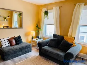 Cozy Corner, stylish 1bed near Navy Base! - Image 1