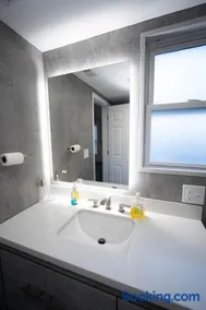 Modern Luxurious Home - Image 2