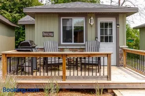 Westlake Cherry Valley Cottage - Image 1