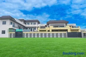 Sukuun Villa Airport Road #Luxury Pool Stay - Image 2