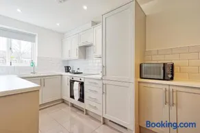 Whole house, sleeps 8, close to City centre - Image 3
