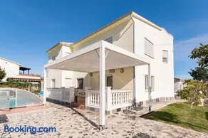 Villa espaciosa cerca de la playa de Sant Pere Pescador - Image 2