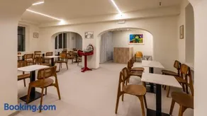 Hotel de La Ville - Self Check-In - Image 3