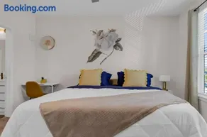 LuXury Stay | Pool + Gym + Fast Wi-fi - Image 2