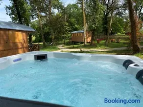 Les Roulottes de l Herm Piscine Jacuzzi Perigord - Image 2