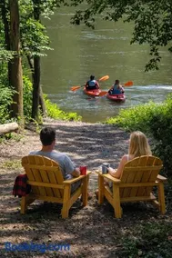 RiverEdge Haven Hot Tub, 5 Beds, Kayaks Near ND - Image 2