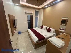 Hotel Yuvraj Stay - Image 1