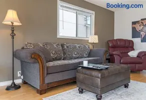 Hoodoo Hideout - 2BR House - Family Retreat - King Suite - Image 3