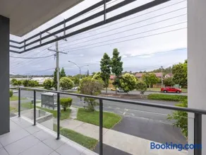 Walk to everything Modern 2Beds Apt with Easy Access - Image 2
