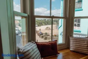 Luxury sea-view apartment in Tenby - Floral Corner - Image 4