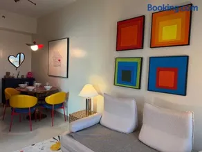 Modern 1BR with Balcony Facing Infinity Pool Manila Bay Sunset Near Airports OKADA Solaire MOA - Image 4