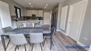 Entire Modern Home with seaview and parking - Image 2