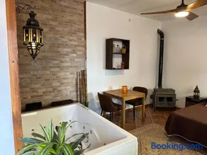 Romántico estudio rodeado de naturaleza con jacuzzi gigante - Image 2