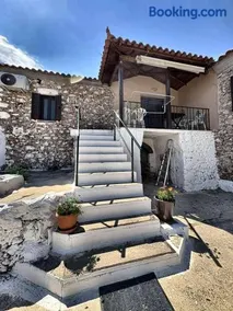 Leos Traditional Holiday House - Image 3