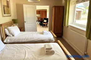 Gamekeepers Cottage - Hot Tub, 2 bed, sleeps 4, private patio, AC, stunning views - Image 3
