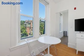 Stylish Boston Stay, Walk To T & Newbury St! - Image 2
