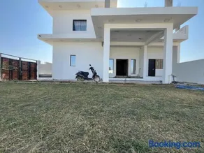 Village Villa Agra - Image 1