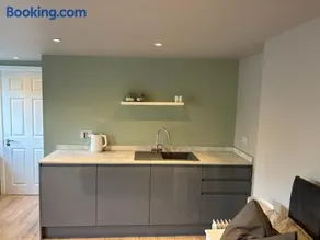 Studio Apartment - Image 5