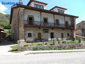 La Escuelona - Image 1
