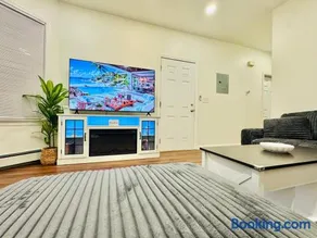 Luxe, Bright & Stylish 2Bed Unit with Parking near NYC! - Image 2