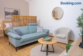 Quiet Apartment for 4 Guests, 8 Min to Center - Image 1