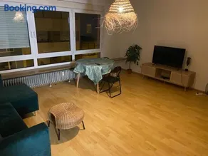 I Bali Taunus I 6 Personen viel PlatzI Waschmaschine I Trockner I Balkon - Image 1