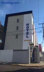 Dumont Park Hotel - Image 1
