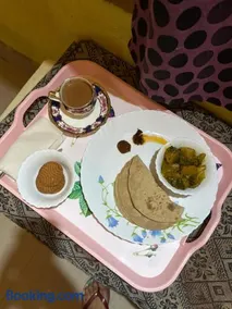 The Caravan Hostel Food & Stay - Image 2