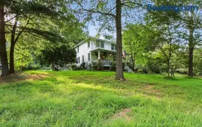 Badby Wood Farmhouse - Charming 3BR 3BA Wine Country Getaway - Image 3