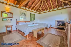 Lindo chalé com lareira, sauna e piscina. - Image 3