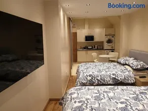London Luxury Apartments 4 min walk from Ilford Station, with FREE PARKING FREE WIFI - Image 2