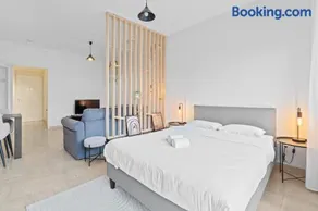Studio in city center 15min from airport - Image 3
