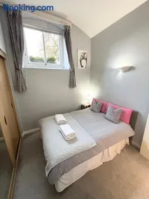 Cosy County House apartment with free private parking Sleeps up to four guests - Image 4
