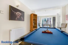 5-Bed House with Garden Near Warner Bros Studios - Image 2