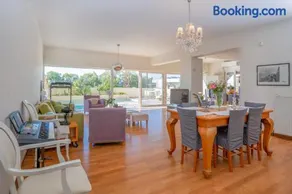 Doukas Retreat, Home Gym, 3 minutes from the Beach - Image 2