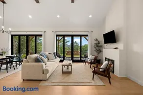 Villa Acadia with Mountain Views - Image 1