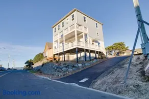 Ebb & Flow Oceanview Beach House - Image 1