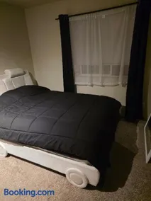 Literally just an ordinary bachelors pad - Image 1