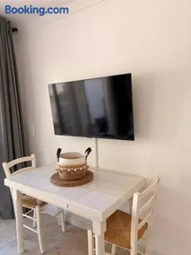 Golfe de Saint Tropez, 5min beach, 1 chambre , 1 canapé lit , terrasse - Image 5