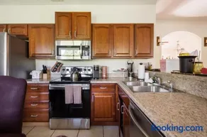 Private Centrally located Cozy relaxing Getaway! - Image 1