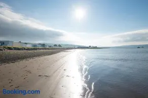 Waves And Woods Holiday Home - Image 2
