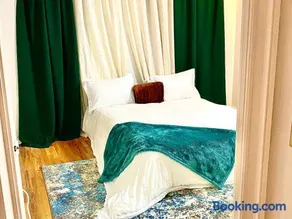 Amazing Private Home Across Time Square NYC - Image 2