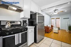 Elegant Beachside 2 Bed 2 Bath - Image 3