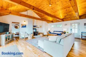 Renovated oceanfront home with stunning view & pebbly beach - snowbird-friendly - Image 3