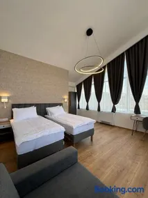 Triangle Rooms - Image 2