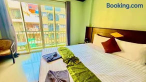 Hotel Hollywood Inn Love Patong - Image 3
